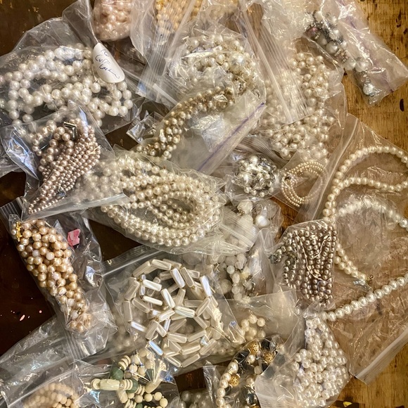 JUST WOW! Mother load of antique,Vintage,Costume +Retro Jewelry! - Picture 13 of 17